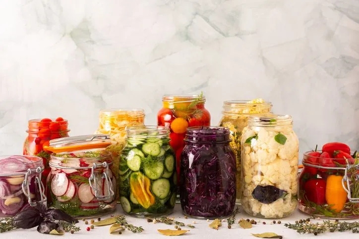 Alime,ts riches en fibres et aliments fermentés bénéfiques pour le microbiote et la perte de poids